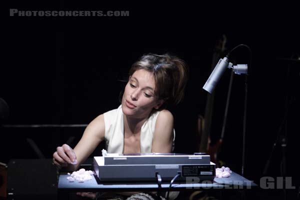 EMILY LOIZEAU - 2006-03-17 - PARIS - La Comedia - 